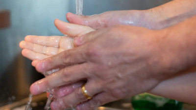 Штамм «дельта» и безответственность родителей: Врачи рассказали о резком росте детской заболеваемости COVID