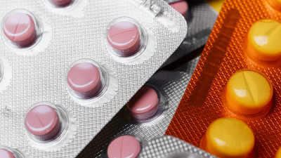 Американская фармкомпания испытает новый препарат от COVID в России