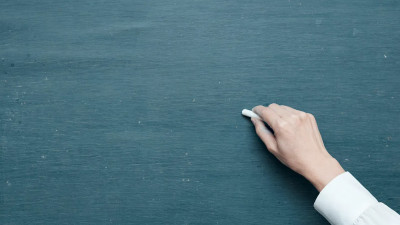 В Минпросвещения не обсуждалось введение QR-кодов для сотрудников школ