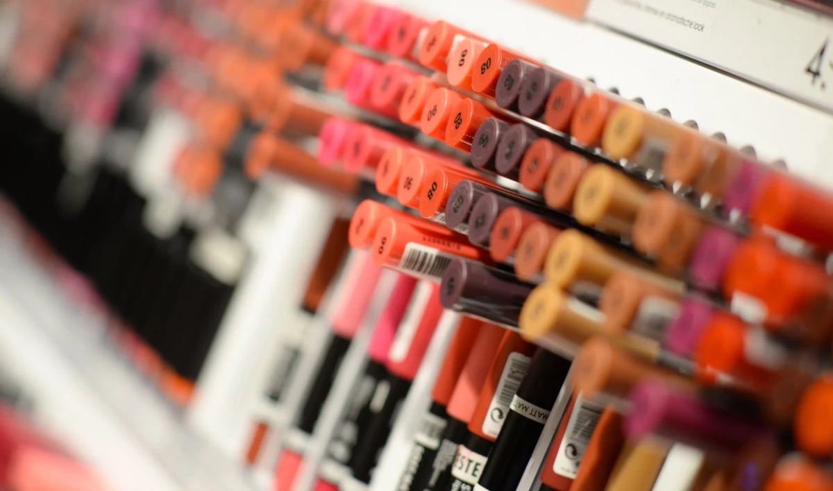 Денис Мантуров: Производство косметики и духов в России к 2025 году может вырасти втрое - tvspb.ru