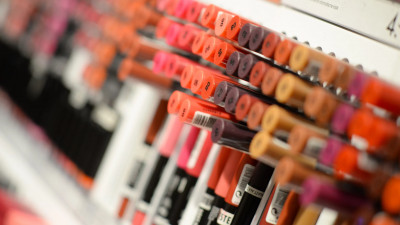 Денис Мантуров: Производство косметики и духов в России к 2025 году может вырасти втрое