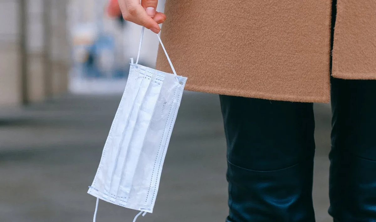 Петербуржцам напомнили о причинах ношения маски - tvspb.ru