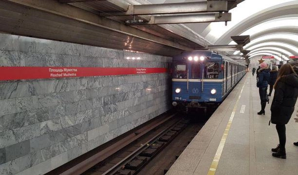 В петербургском метро продлили тестирование дублированных на английский язык сообщений - tvspb.ru