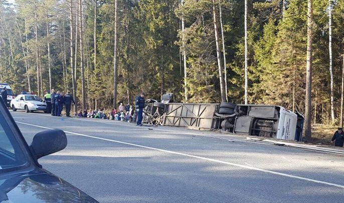 Автобус с 40 детьми попал в аварию в Подмосковье - tvspb.ru