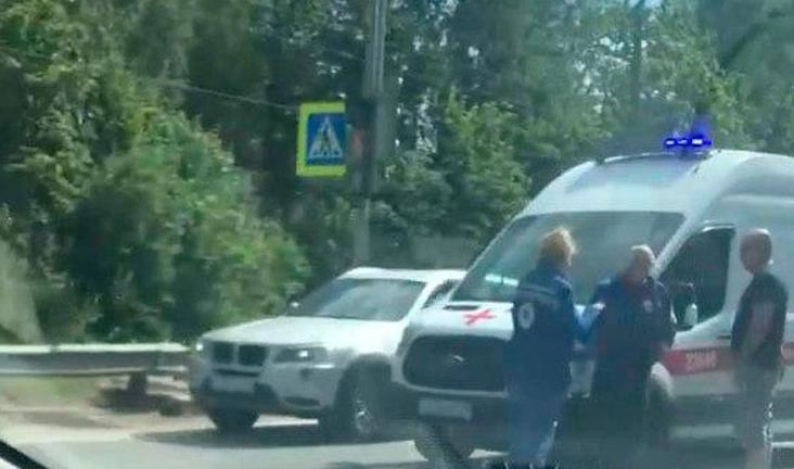 Скорая сбила женщину на пешеходном переходе Приморского шоссе - tvspb.ru