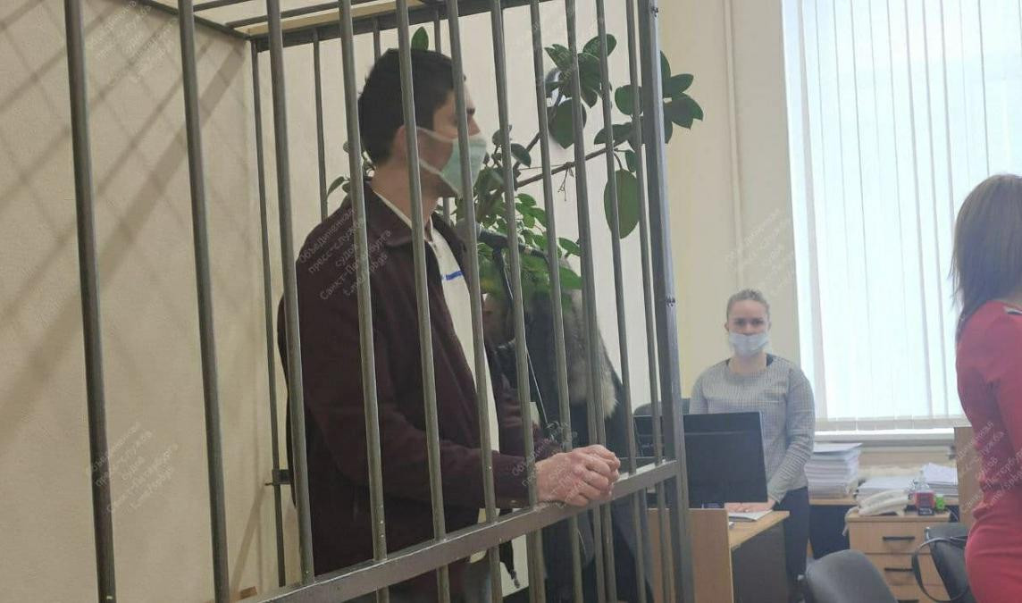 Суд отправил за решетку двух парней, которые ограбили офис микрозаймов | Телеканал Санкт-Петербург