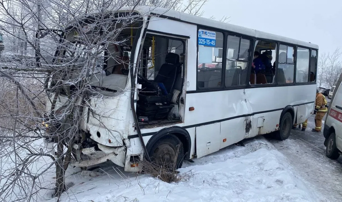 В ДТП с фурой и маршруткой на Московском шоссе пострадали 15 человек - tvspb.ru
