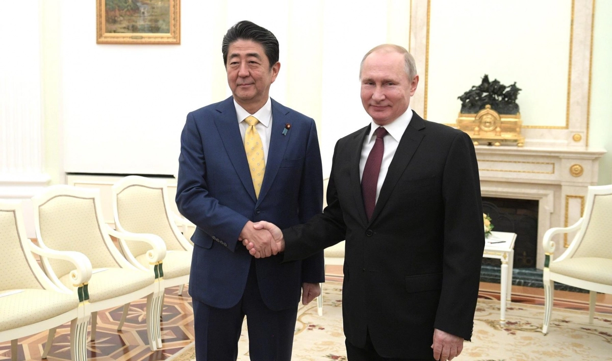 Путин на переговорах с Абэ обсудил возможность заключения мирного договора между Россией и Японией - tvspb.ru