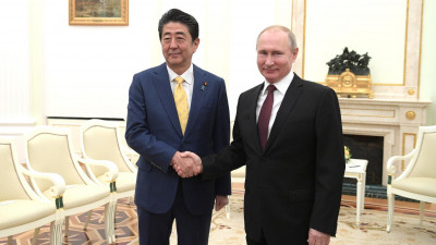 Путин на переговорах с Абэ обсудил возможность заключения мирного договора между Россией и Японией