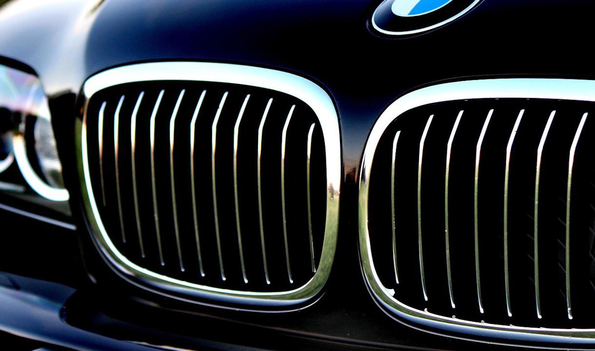 У петербурженки угнали BMW за 6 миллионов рублей