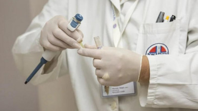 В Петербурге заболеваемость COVID снизилась на 14%