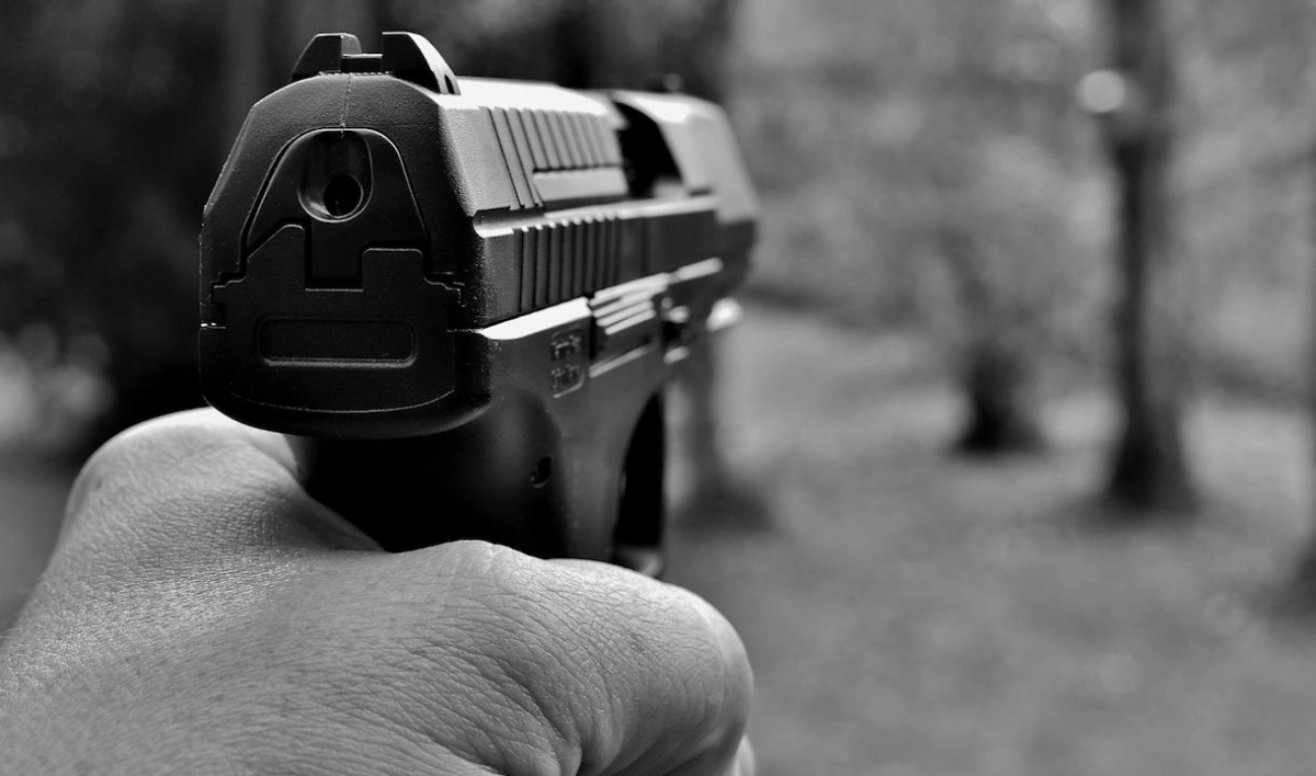 Стрелявший из пистолета возле кафе на Энгельса проведет почти два года в колонии - tvspb.ru