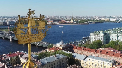 В последний день весны петербуржцы самоизолировались на «тройку»