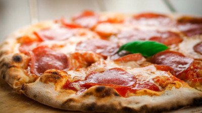 Сеть Domino’s Pizza приостановила инвестиции в России