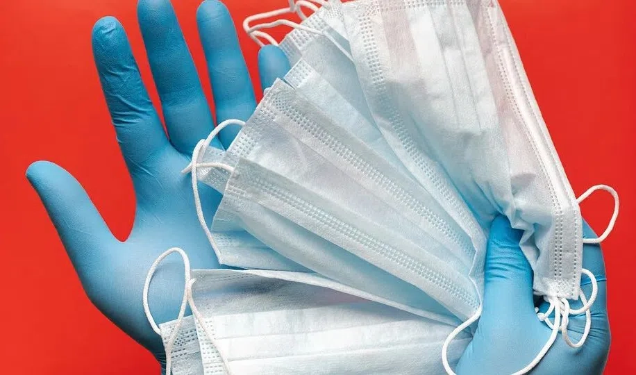 Эксперт рассказал, какой маской лучше пользоваться в жару - tvspb.ru