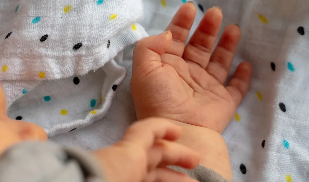 Врач Филатовской больницы назвала симптомы COVID-19 у детей - tvspb.ru