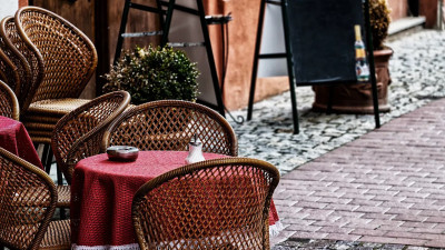 С 28 июня в кафе и ресторанах Москвы введут бесковидный режим