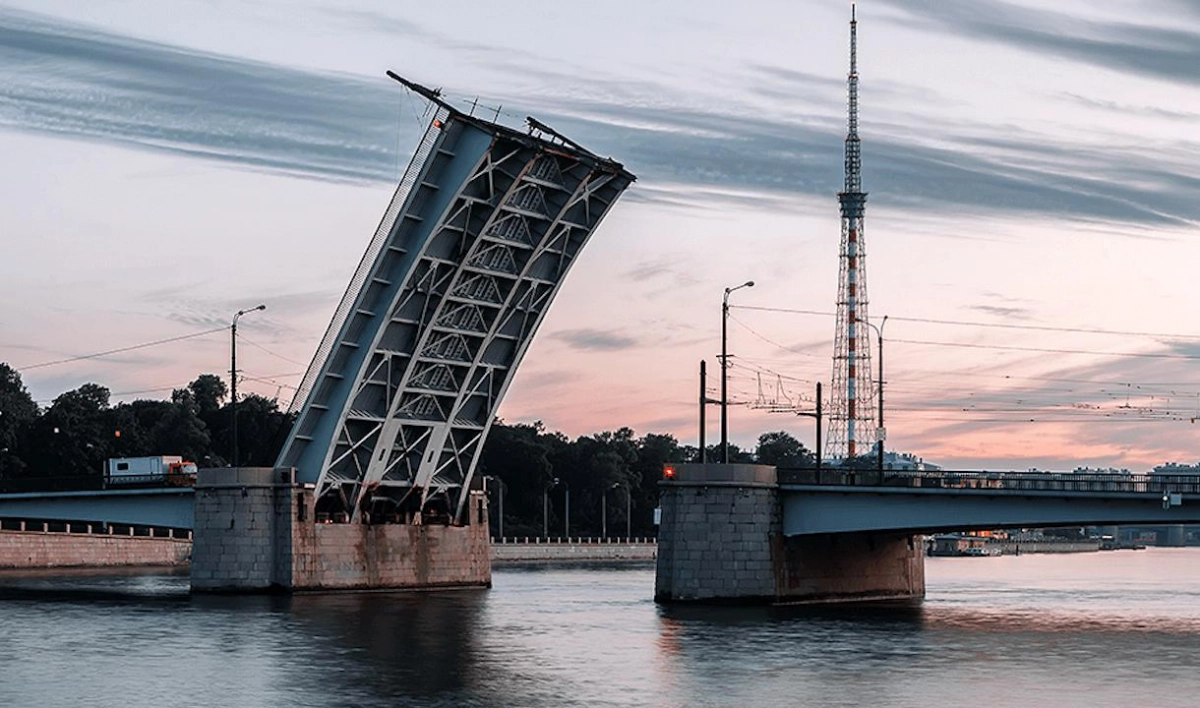 В ночь на пятницу в Петербурге разведут Гренадерский мост - tvspb.ru