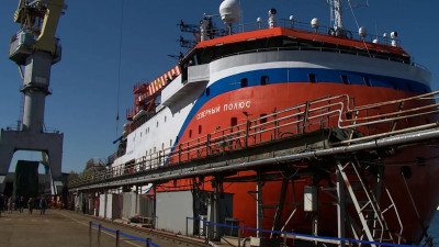 Платформа «Северный полюс» отправилась на испытания в Финский залив