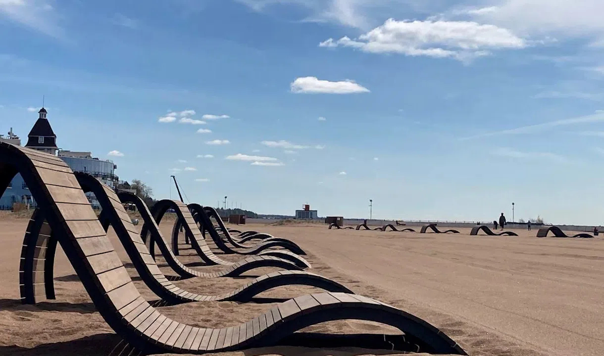 Пляж золотой санкт петербург. Золотой пляж СПБ. Золотой пляж Санкт-Петербург.