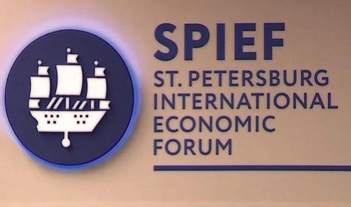 Вместе с Путиным участие в пленарном заседании ПМЭФ-2018 примут Макрон и Абэ - tvspb.ru