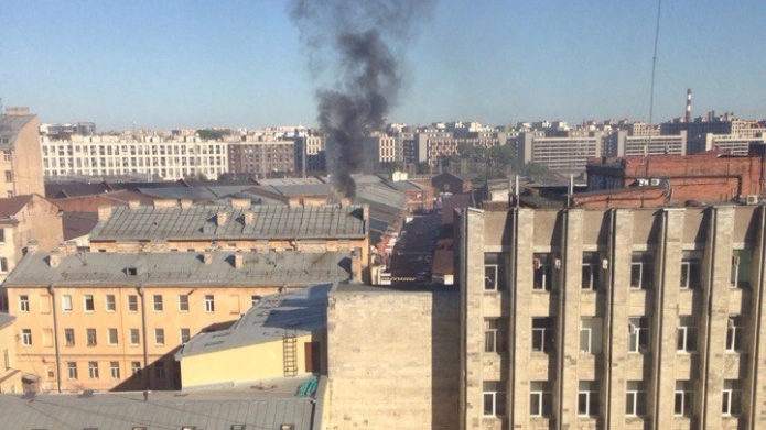 Пожар на Лиговском проспекте ликвидируют больше 30 человек - tvspb.ru