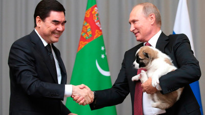 Президент Туркменистана подарил Путину щенка алабая по кличке Верный