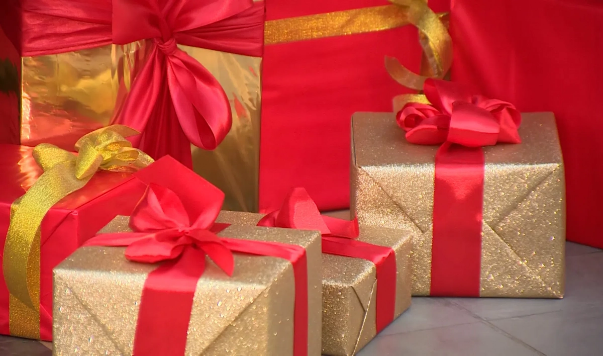 Россияне назвали самые неудачные подарки, которые получили на Новый год - tvspb.ru