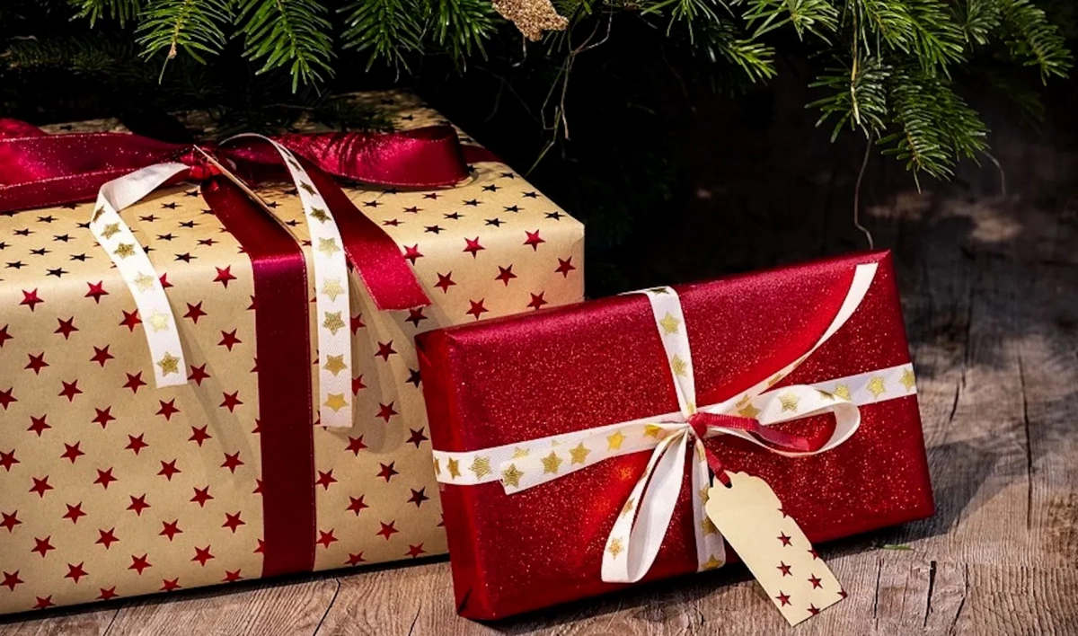 Жители Петербурга планируют потратить на новогодние подарки больше, чем в прошлые годы - tvspb.ru