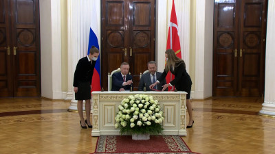 Смольный и ЗакС подписали совместный план работы на новый политический сезон