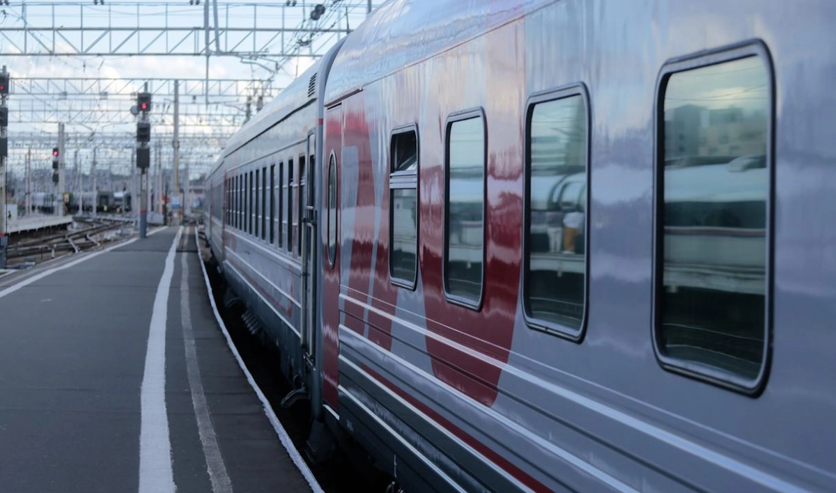 Школьники летом смогут путешествовать на поезде со скидкой 50% - tvspb.ru