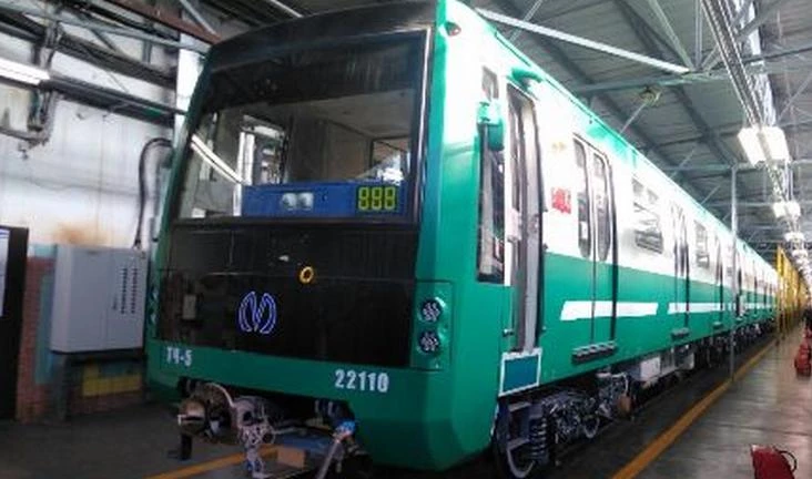 В метро появился новый поезд зеленого цвета - tvspb.ru