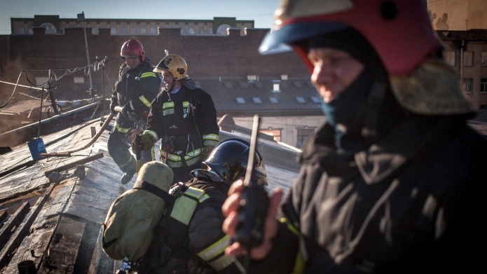 Спасатели завершили работы в горящем здании на Лиговском проспекте - tvspb.ru