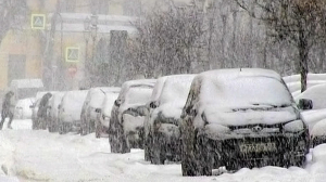 Дорожные службы Петербурга очистили дороги после ночной метели на 80%