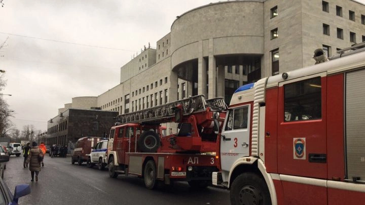 В строящемся здании РНБ произошел пожар - tvspb.ru