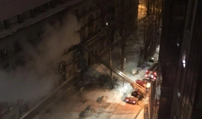 На Зеленогорской тушили пожар в пятиэтажном доме - tvspb.ru