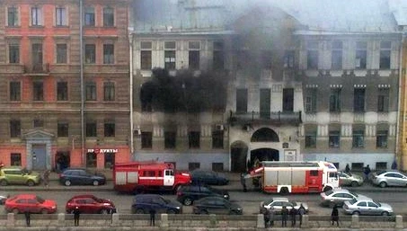 На набережной Фонтанки горит жилой дом - tvspb.ru