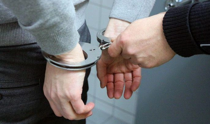 Грабителя, укравшего деньги из офиса таксомоторной компании, задержали - tvspb.ru