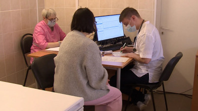 Врачи объяснили, почему в поликлинике может не быть вакцины «Спутник Лайт»
