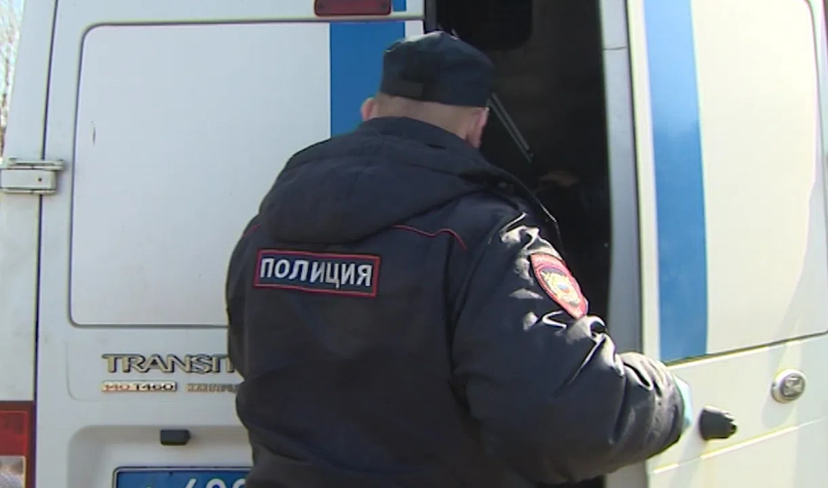 Напавшего на автобус в Петроградском районе арестовали на трое суток - tvspb.ru