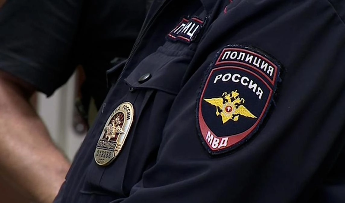 Мужчина с муляжом ручной гранаты угрожал прохожим в Кингисеппе - tvspb.ru