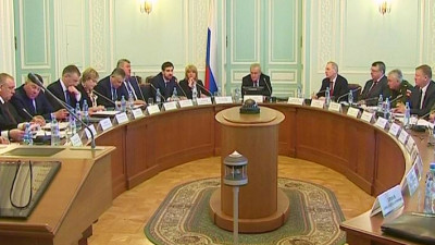 На заседании в полпредстве обсудили проблемы межэтнических отношений