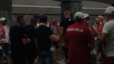 В петербургском метро заметили польских болельщиков
