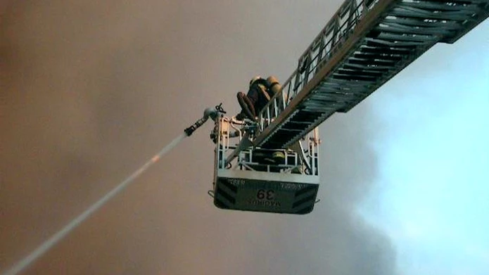 Из-за пожара в доме на Уткином проспекте эвакуировали 47 человек - tvspb.ru
