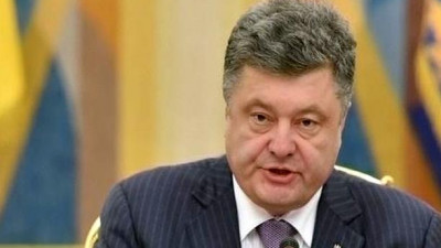Порошенко попросил журналистку снять вышиванку из-за вопроса на русском