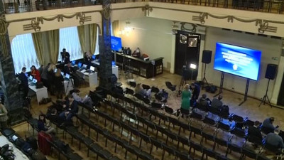 Журналисты заняли три этажа пресс-центра в Москве, чтобы следить за посланием президента