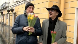 Неожиданные лица и сюрпризы: Как петербурженок поздравляют с 8 марта