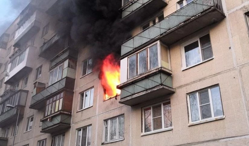 На проспекте Наставников произошел сильный пожар в квартире - tvspb.ru