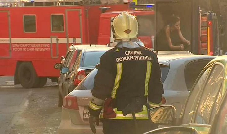 Volvo сгорел дотла на Московском шоссе - tvspb.ru