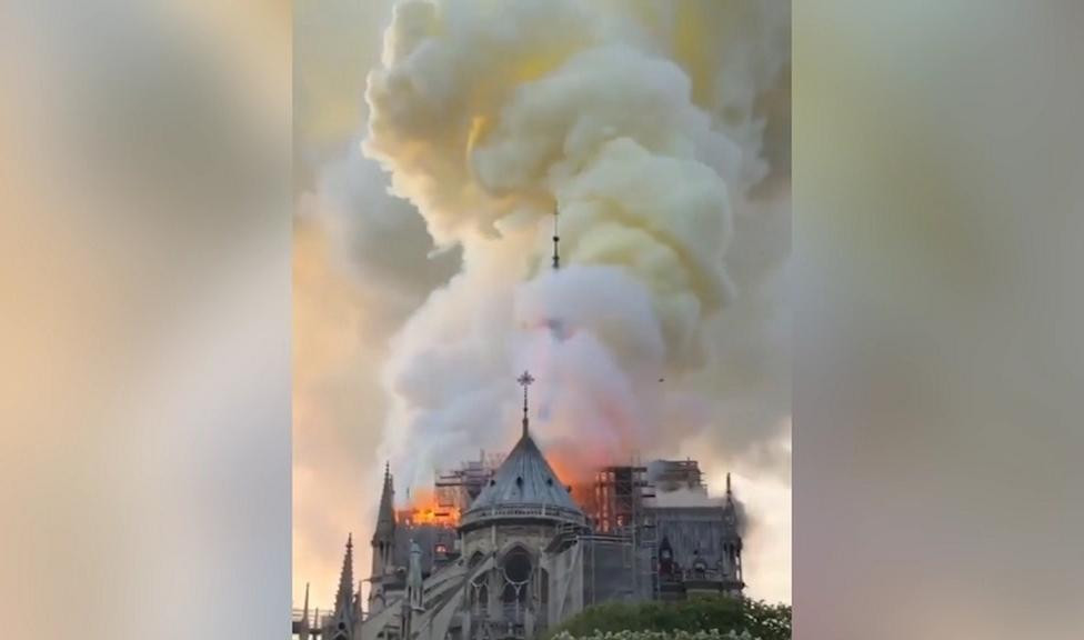 Петербургские музеи выразили соболезнования в связи с пожаром в соборе Парижской Богоматери